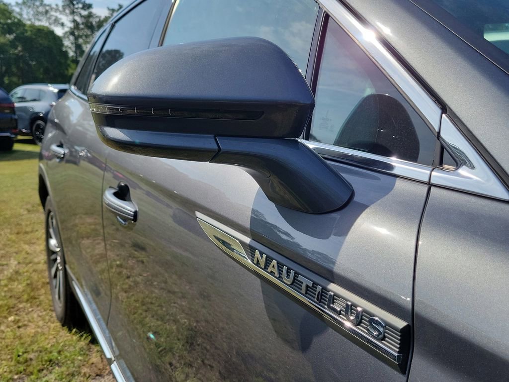 Used 2023 Lincoln Nautilus FWD image 11