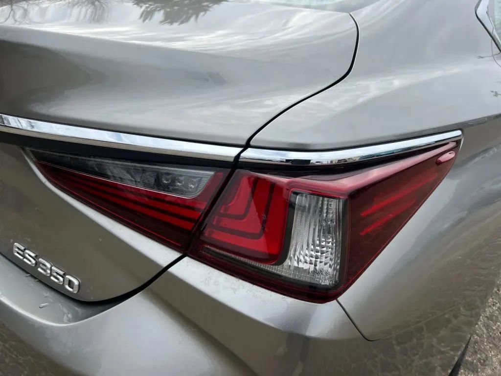 Used 2019 Lexus ES 350 w/ Premium Package FWD image 36