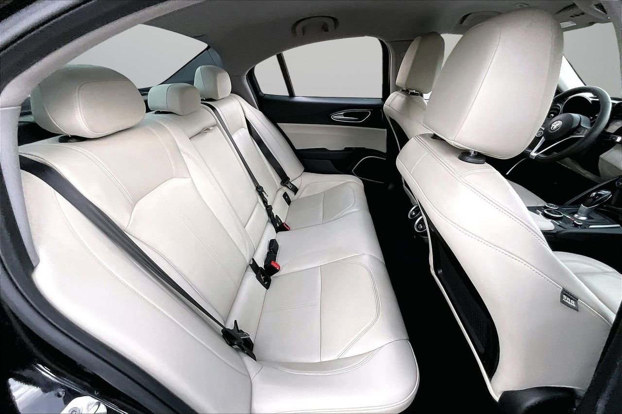 Used 2019 Alfa Romeo Giulia RWD image 23