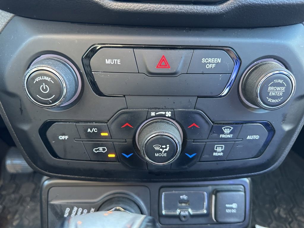 Used 2020 Jeep Renegade Trailhawk w/ Premium Leather Group image 24