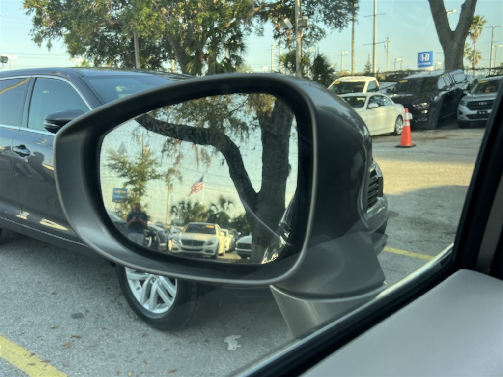 Used 2018 Chrysler Pacifica Touring Plus w/ Tire & Wheel Group FWD image 30