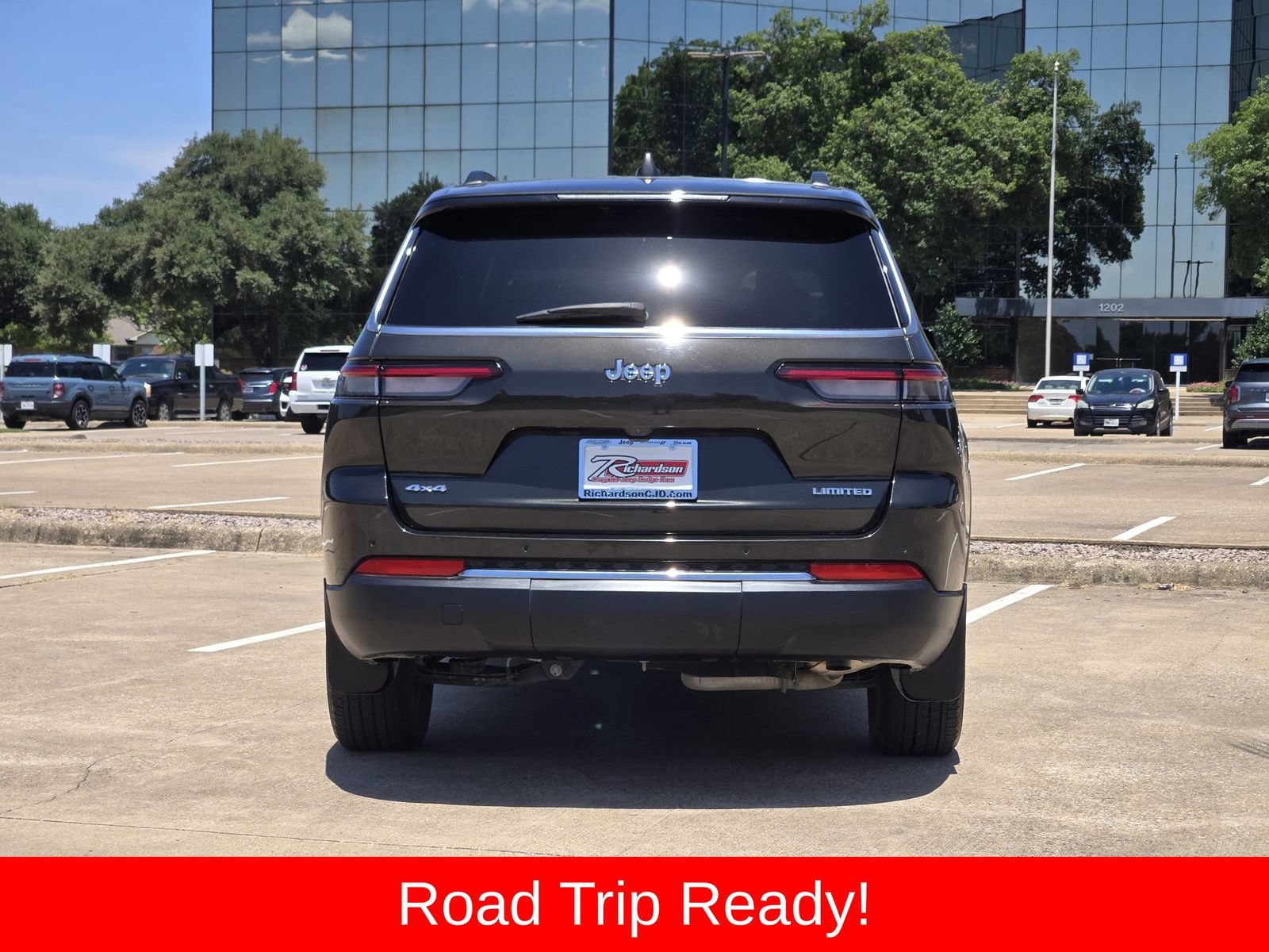 Used 2024 Jeep Grand Cherokee L Limited w/ MOPAR Finishing Package AWD/4WD image 4