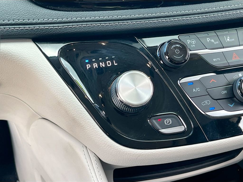 Used 2022 Chrysler Pacifica Limited FWD image 17
