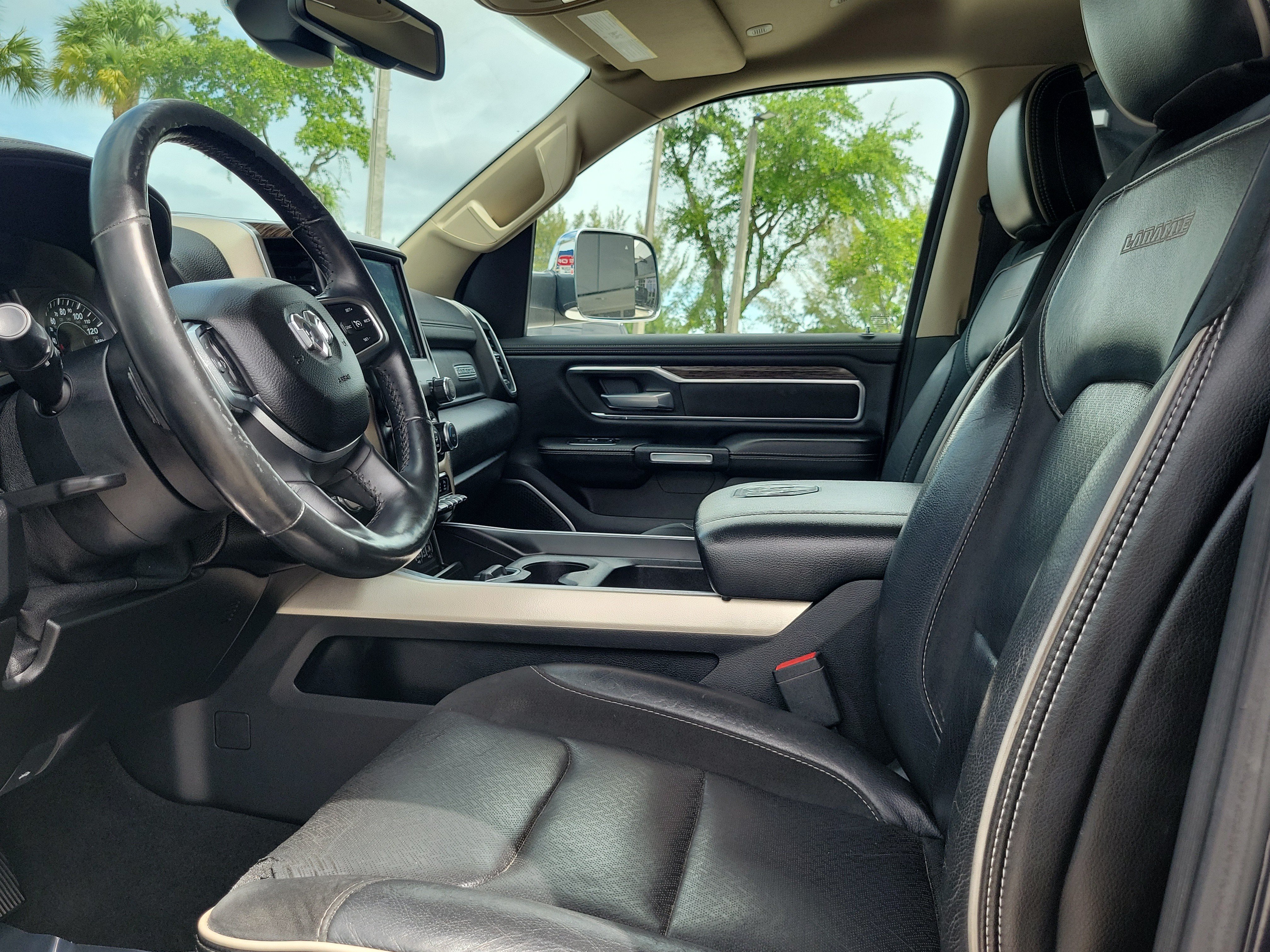 Used 2019 RAM 1500 Laramie AWD/4WD image 11