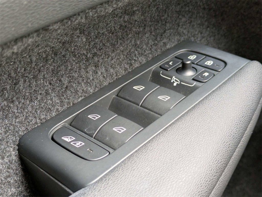 Used 2023 Volvo XC40 Recharge Core image 31