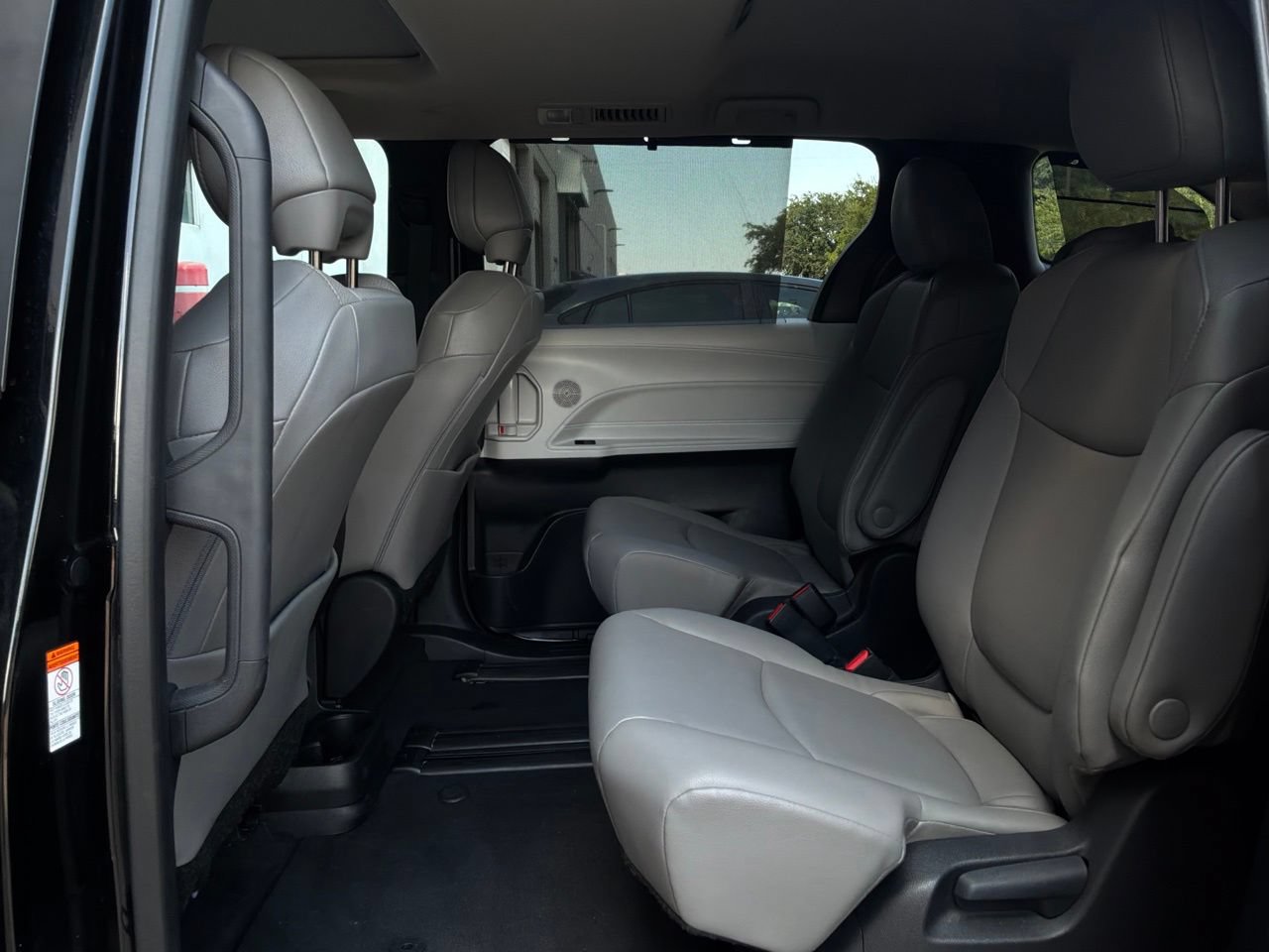 Used 2026 Toyota Sienna XLE FWD image 12