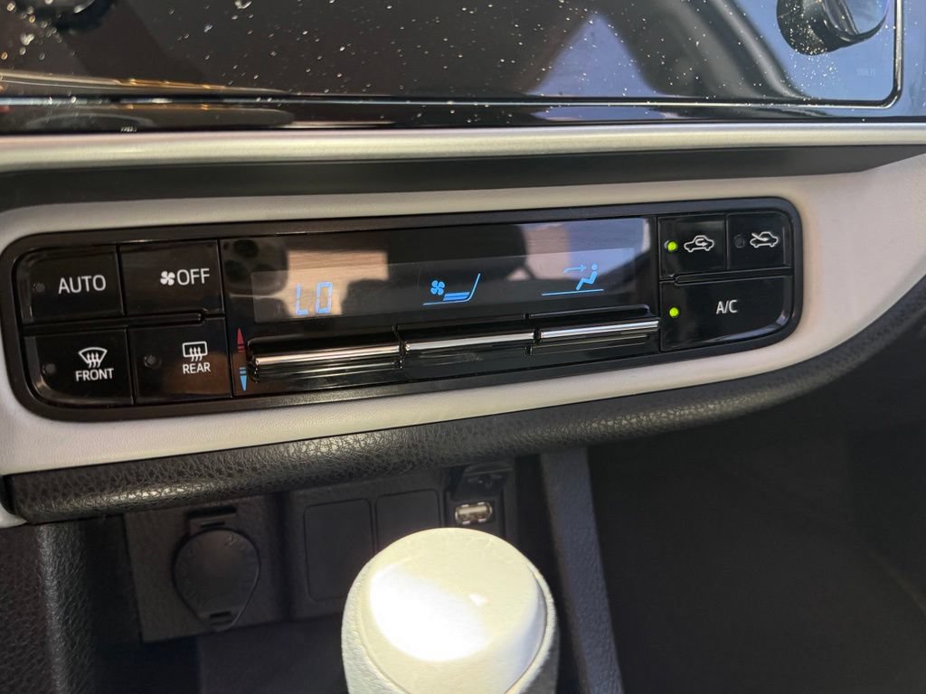 Used 2017 Toyota Corolla LE FWD image 23