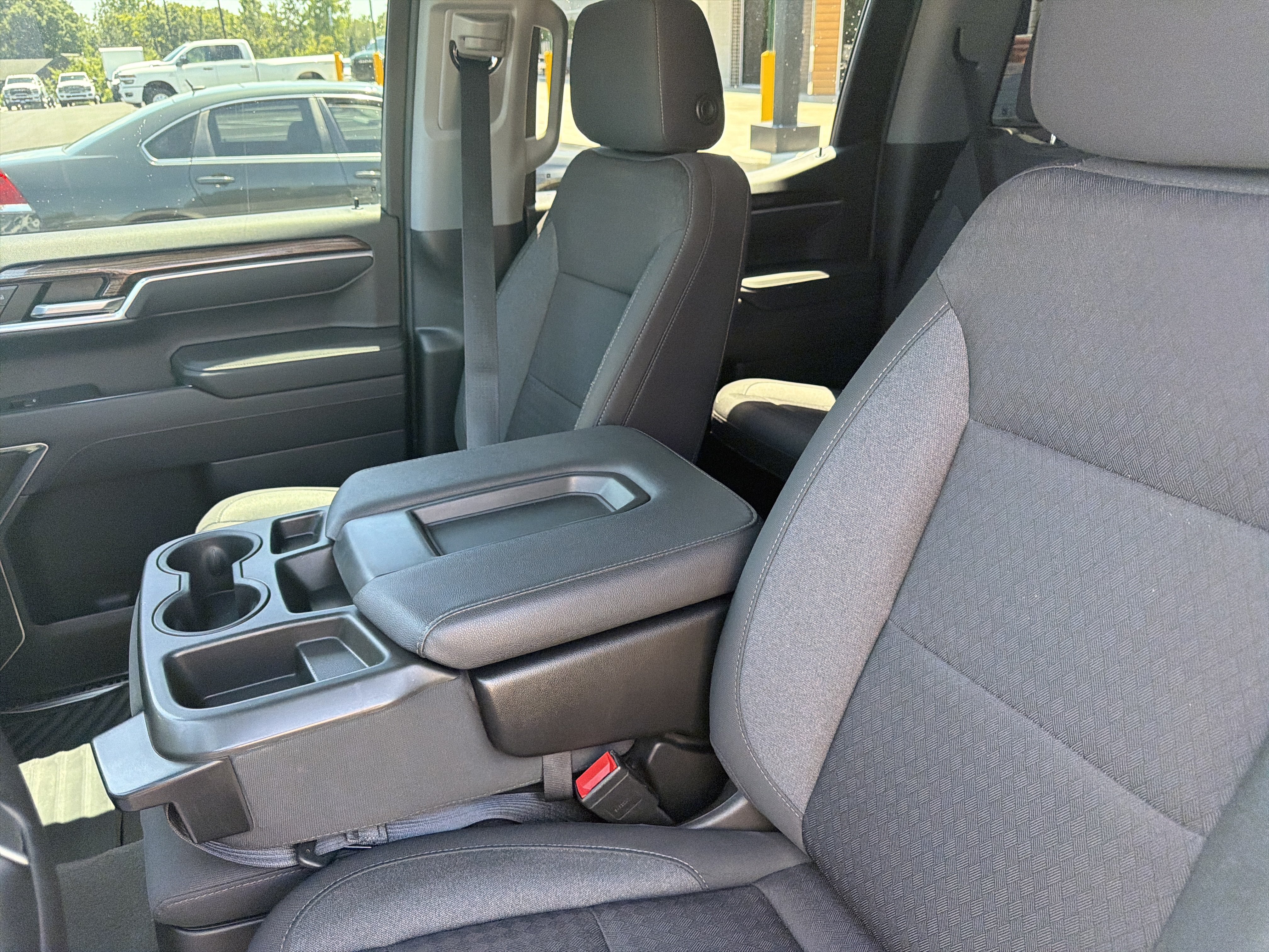 Used 2022 Chevrolet Silverado 1500 LT RWD image 31