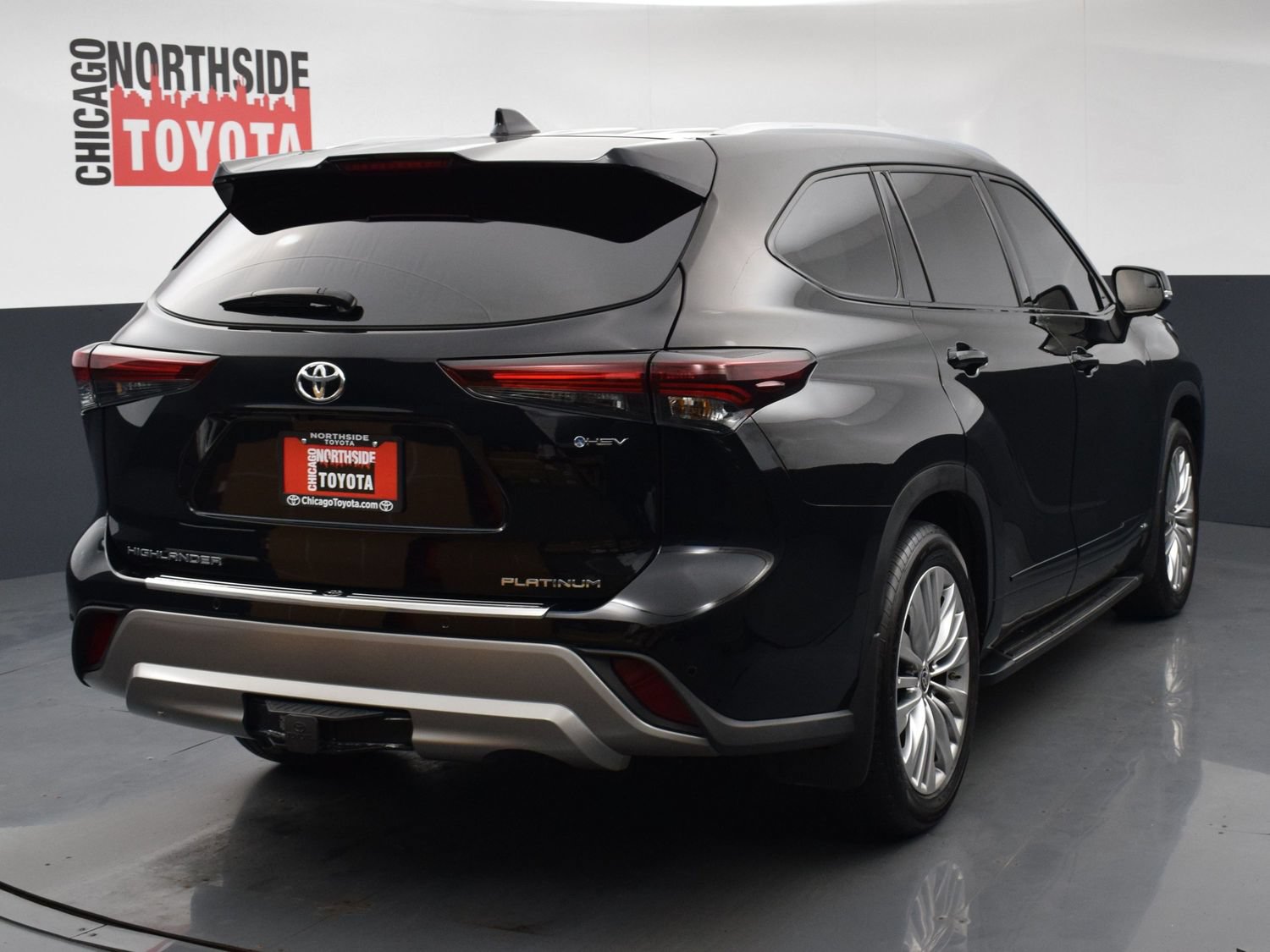 Used 2025 Toyota Highlander Platinum AWD/4WD image 4