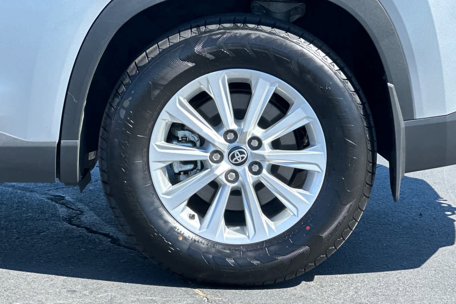 Used 2025 Toyota Grand Highlander AWD Hybrid image 32
