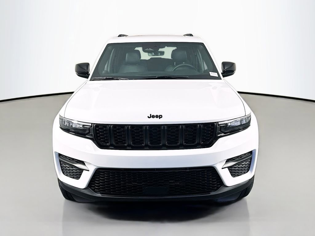 New 2025 Jeep Grand Cherokee Altitude image 2