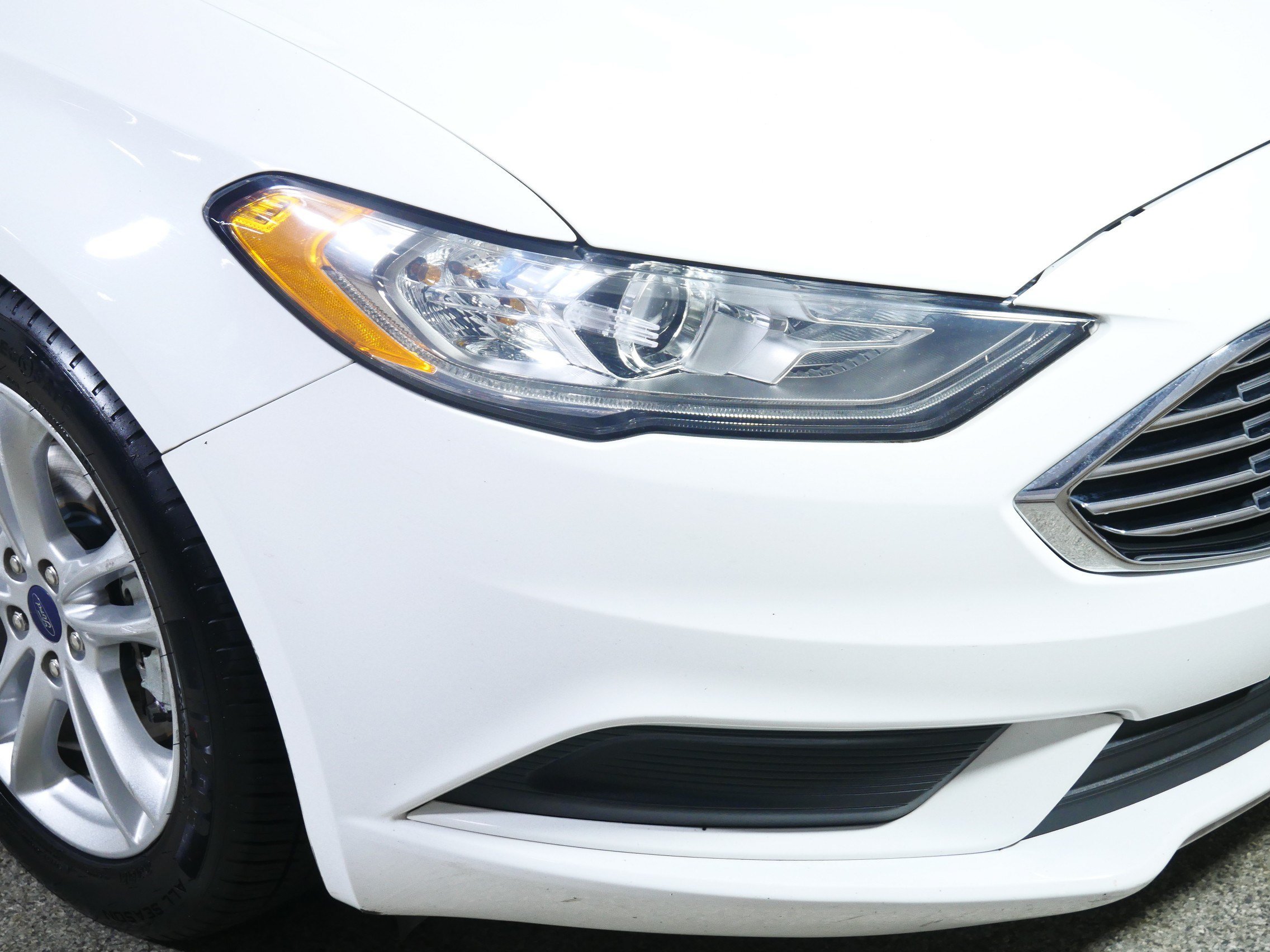 Used 2018 Ford Fusion SE FWD image 16
