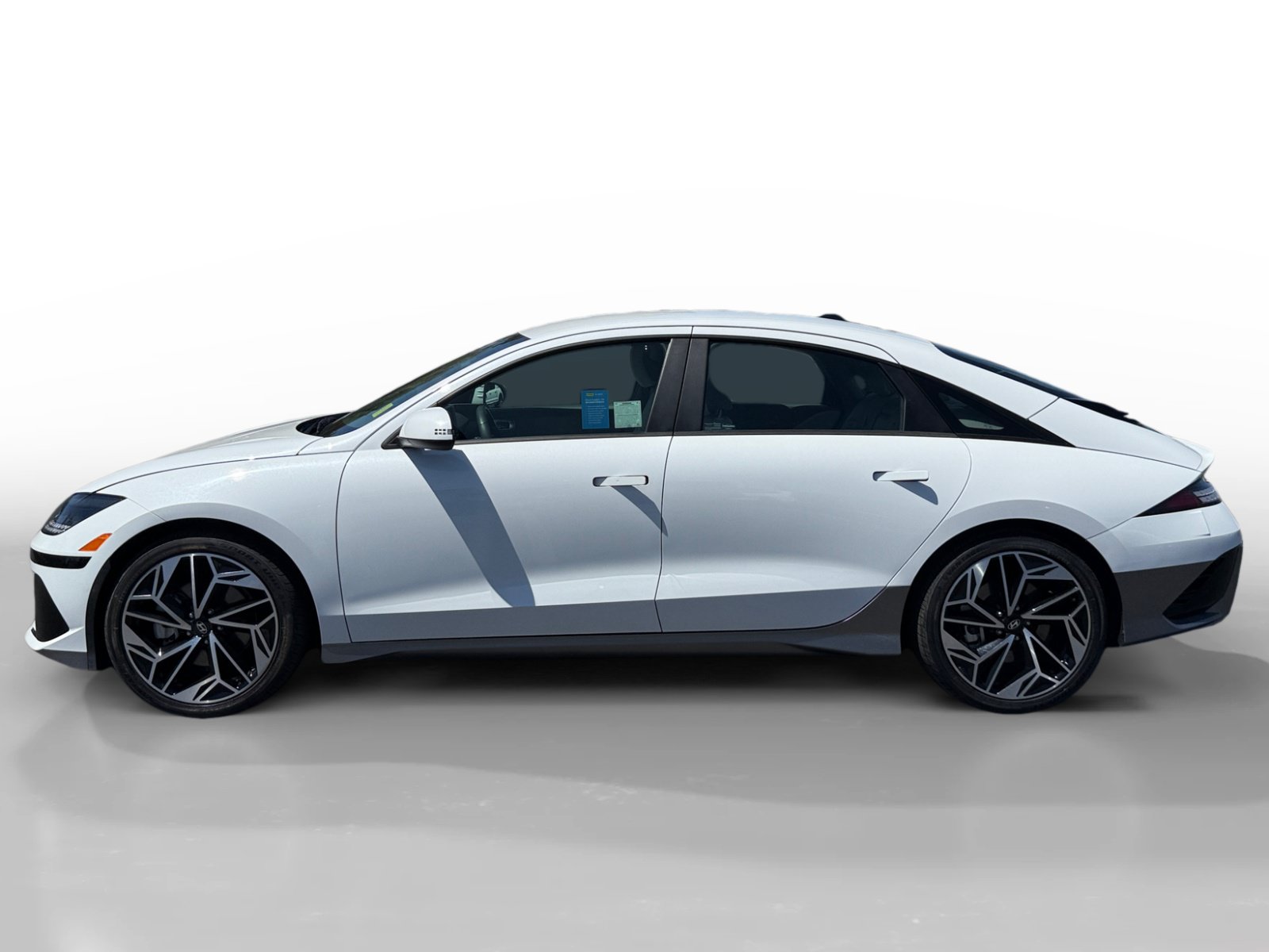 Used 2023 Hyundai Ioniq 6 SEL AWD/4WD image 2