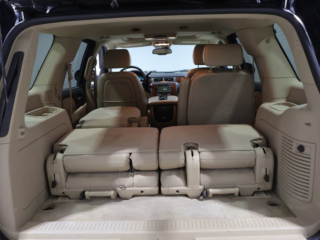 Used 2007 Chevrolet Tahoe LTZ w/ LTZ Preferred Equipment Group AWD/4WD image 4