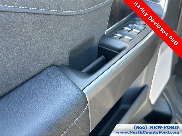 New 2026 Ford F250 Lariat w/ Black Appearance Package image 39