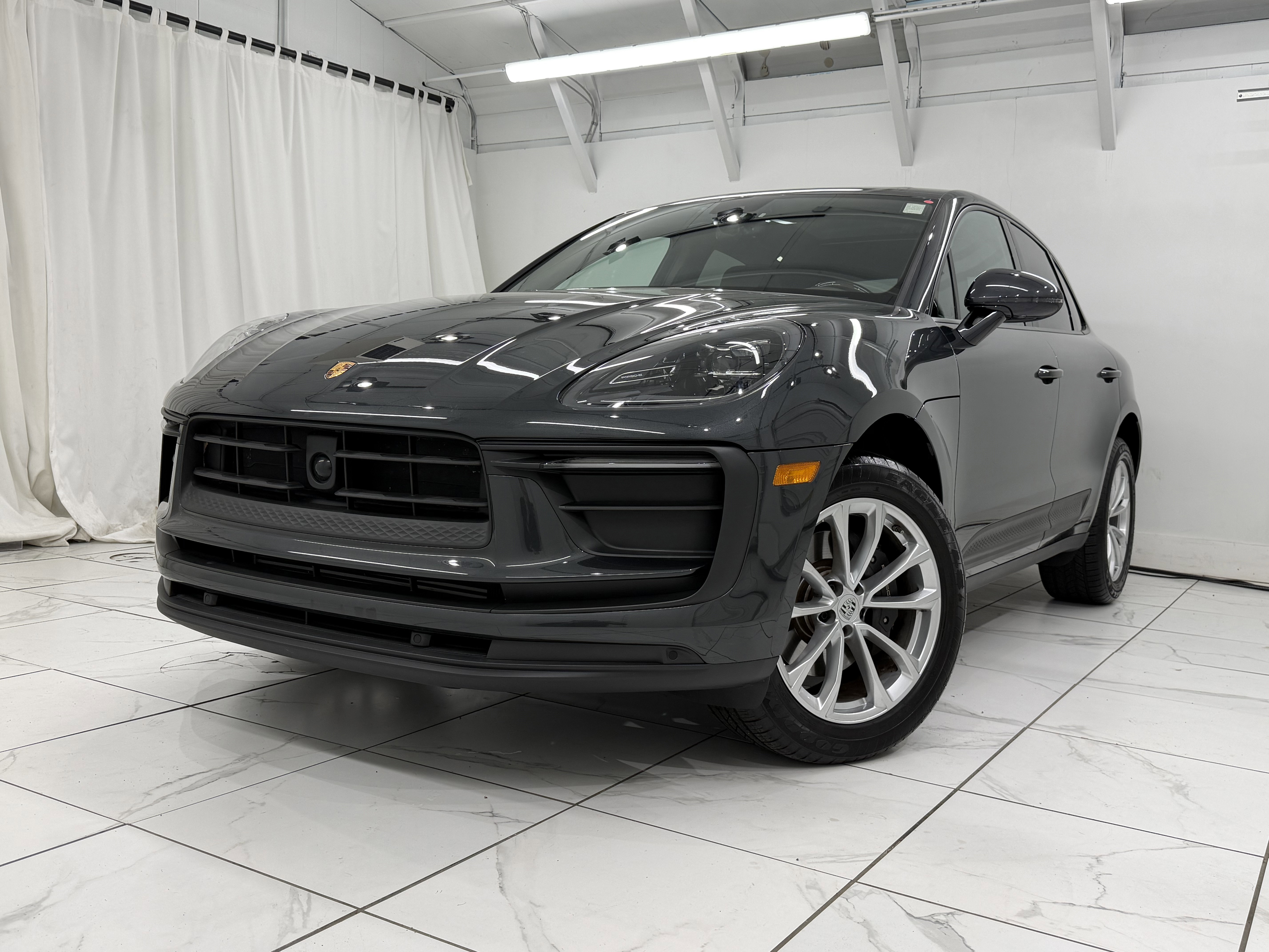 Certified 2025 Porsche Macan image 8