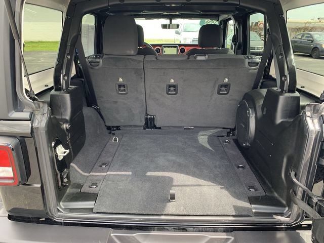 Used 2023 Jeep Wrangler Unlimited Rubicon w/ Cold Weather Group AWD/4WD image 25