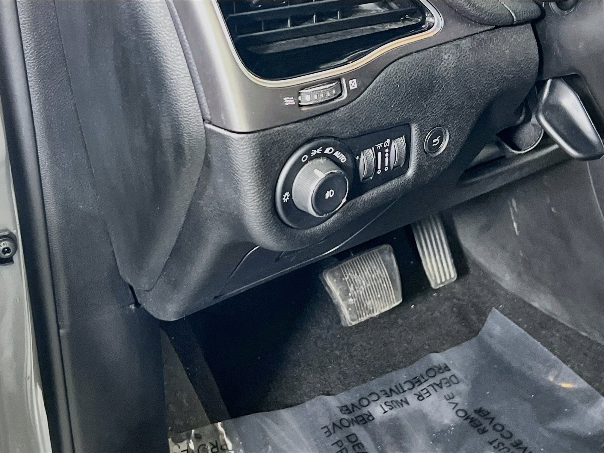 Used 2021 Jeep Cherokee Limited w/ Mopar Interior Package AWD/4WD image 10