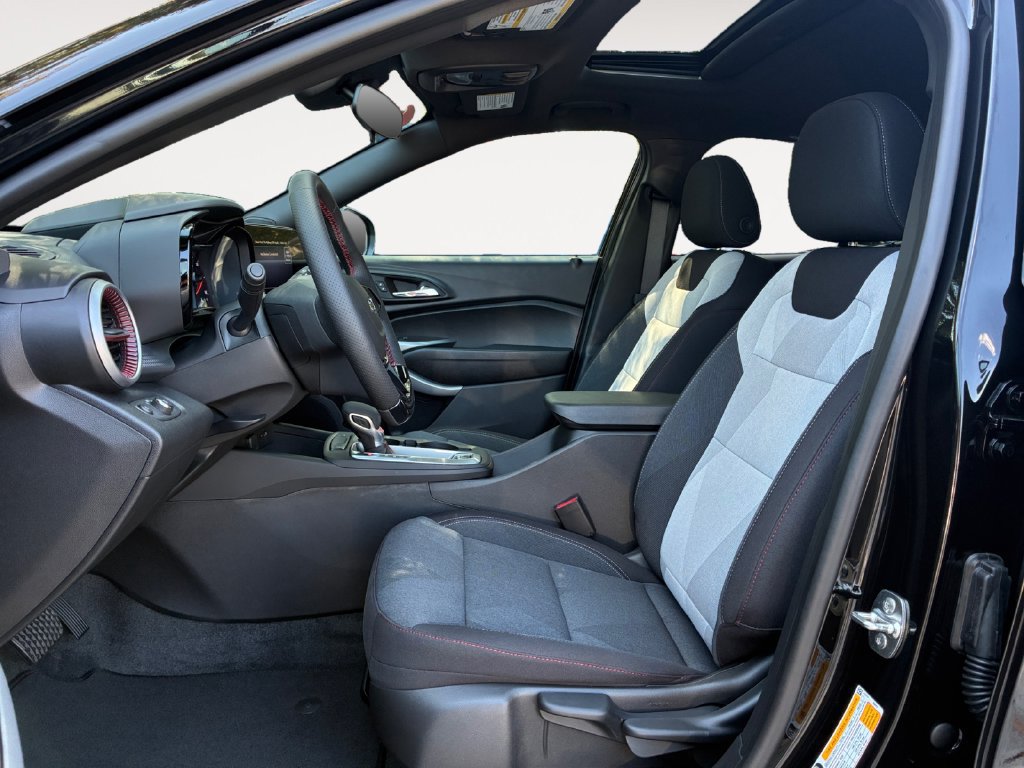 New 2026 Chevrolet Trax RS w/ Sunroof Package FWD image 9