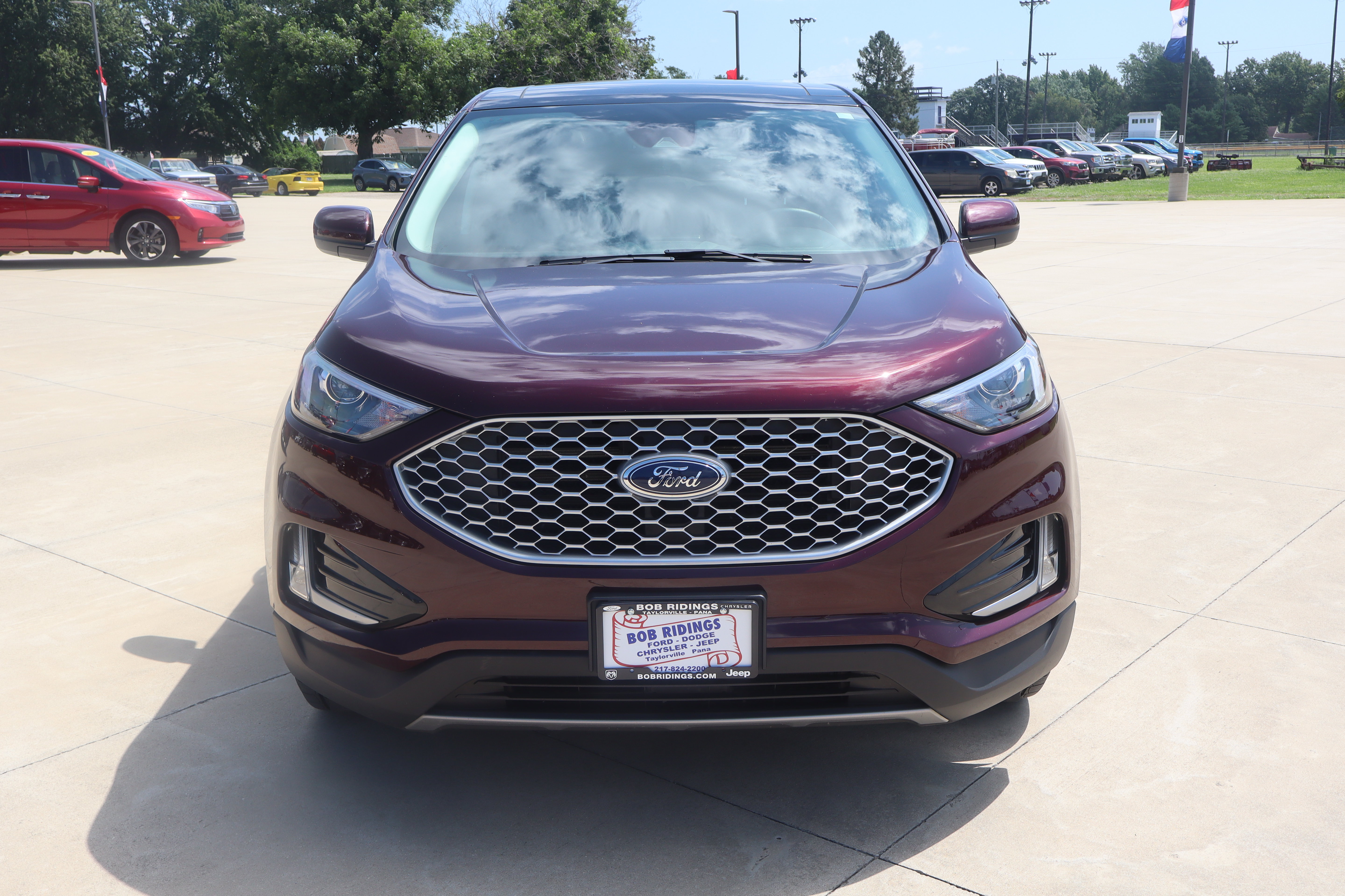 Used 2024 Ford Edge SEL w/ Convenience Package AWD/4WD image 2