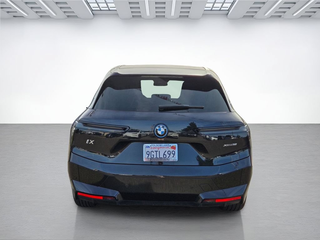 Used 2023 BMW iX xDrive50 w/ Sport Package AWD/4WD image 5