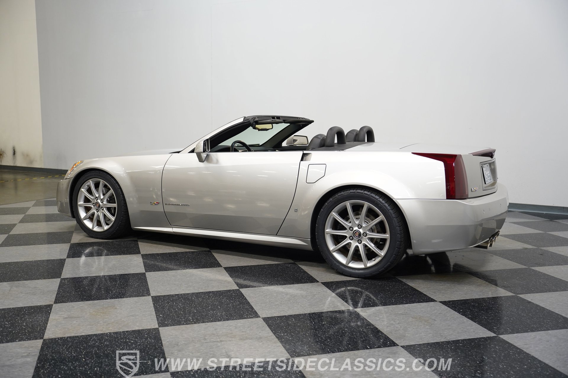 Used 2006 Cadillac XLR V image 8