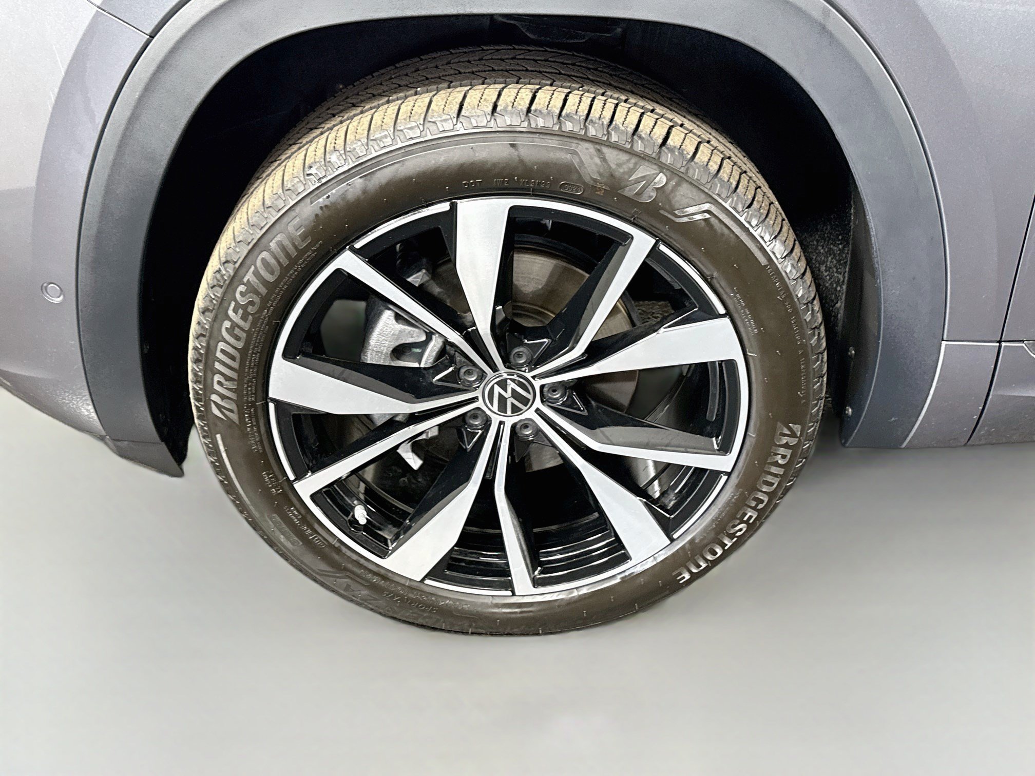 Used 2025 Volkswagen Atlas Cross Sport SEL Premium R-Line AWD/4WD image 38
