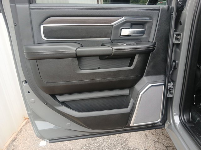 New 2027 RAM 4500 4x4 Crew Cab DRW w/ Laramie Trim Package image 19