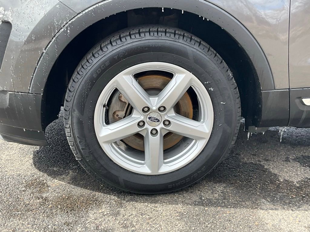 Certified 2017 Ford Explorer XLT w/ Equipment Group 202A image 23