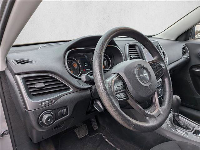 Used 2019 Jeep Cherokee Latitude w/ Popular Appearance Group image 9