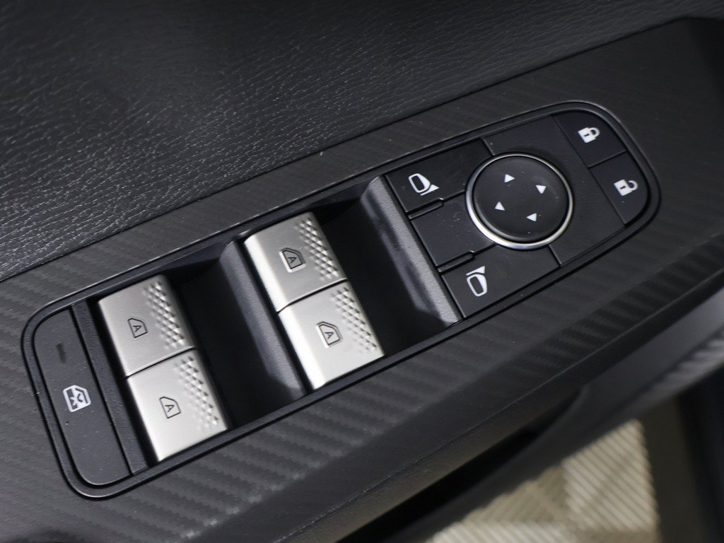 New 2026 Mitsubishi Outlander LE FWD image 38