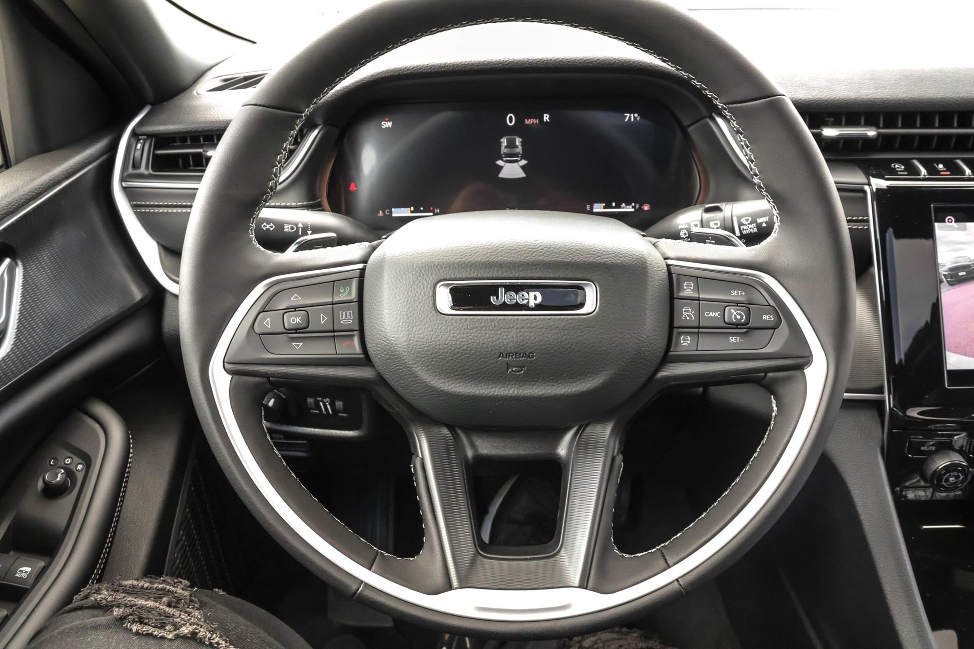 New 2025 Jeep Grand Cherokee Laredo X w/ Luxury Tech Group I image 27