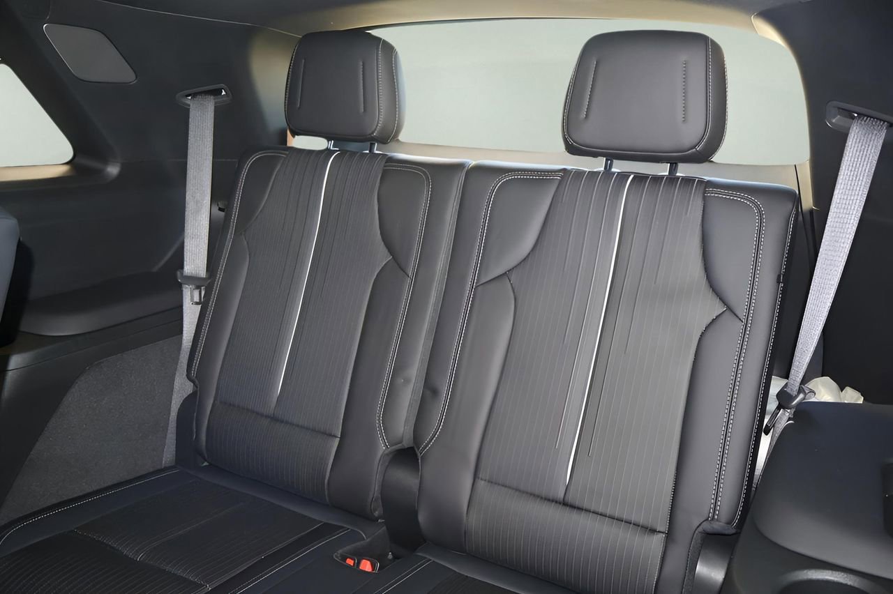 New 2026 Cadillac Vistiq Luxury image 17