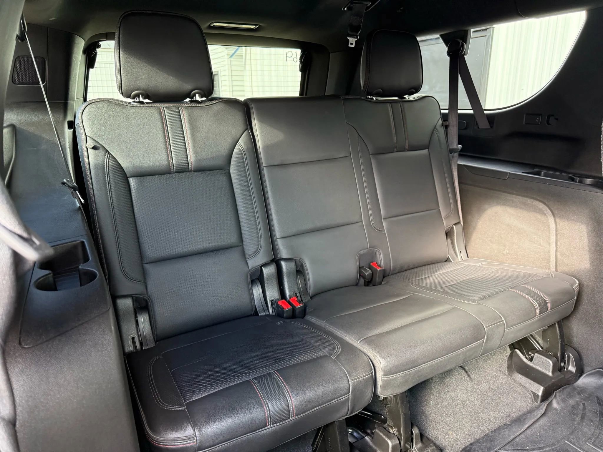 Used 2021 Chevrolet Suburban RST w/ Luxury Package image 12