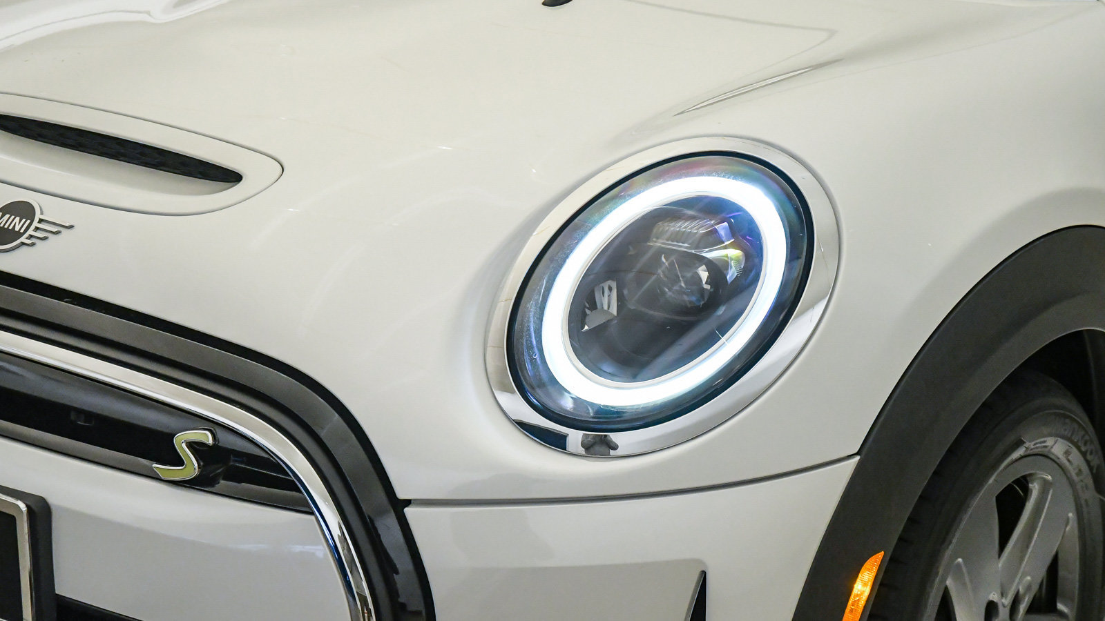 Certified 2024 MINI Cooper SE FWD image 9