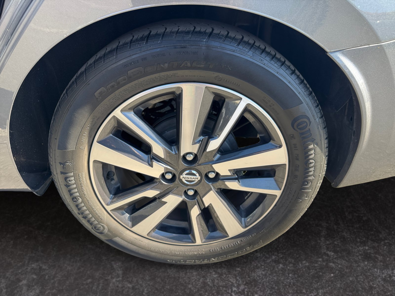 Used 2021 Nissan Versa SV FWD image 14