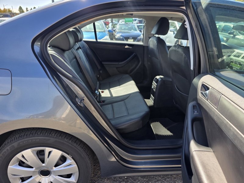 Used 2011 Volkswagen Jetta SE image 16