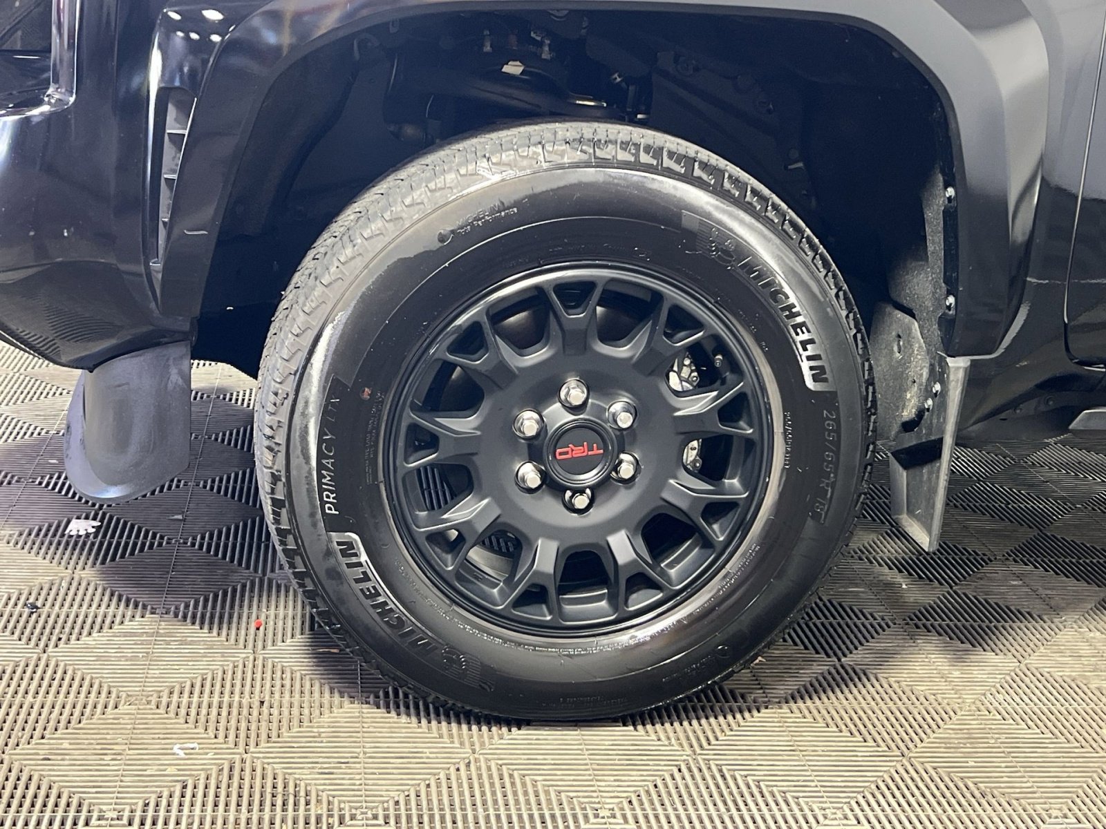 Used 2024 Toyota Tacoma Limited w/ Limited Package (LT) image 8