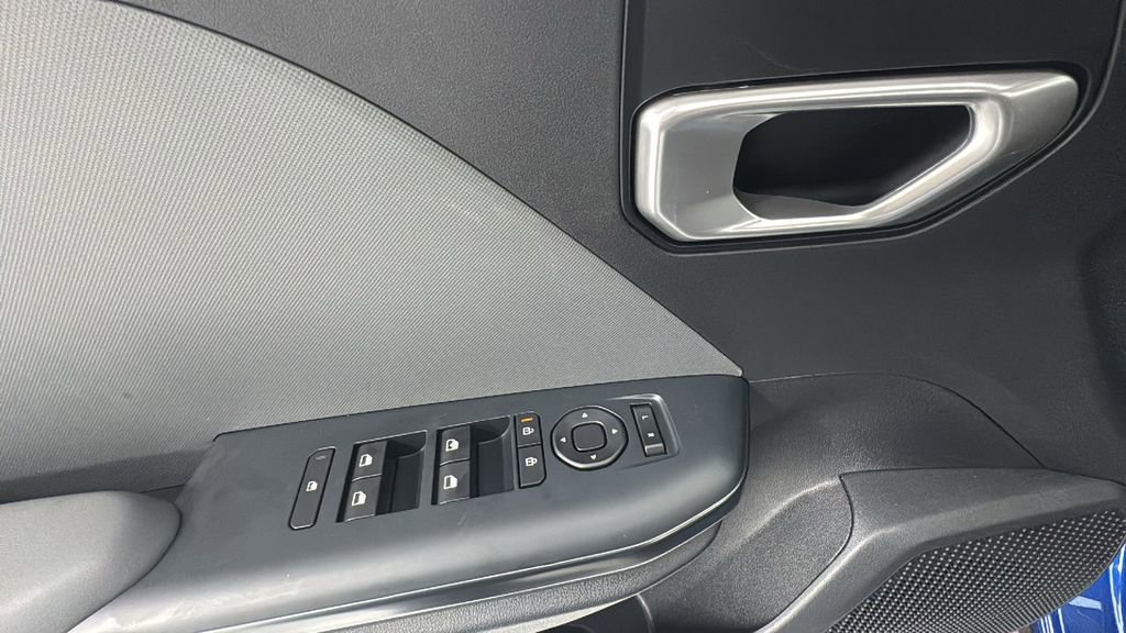 New 2025 Kia K4 LXS image 17