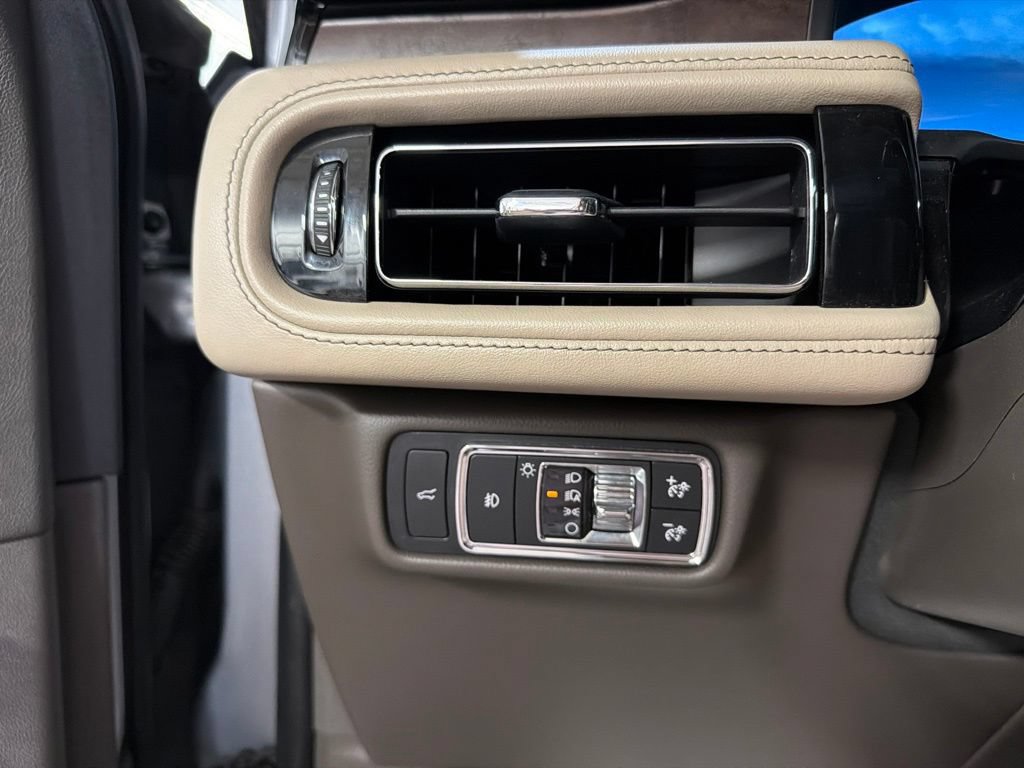 Used 2020 Lincoln Aviator Reserve w/ Equipment Group 201A RWD image 25
