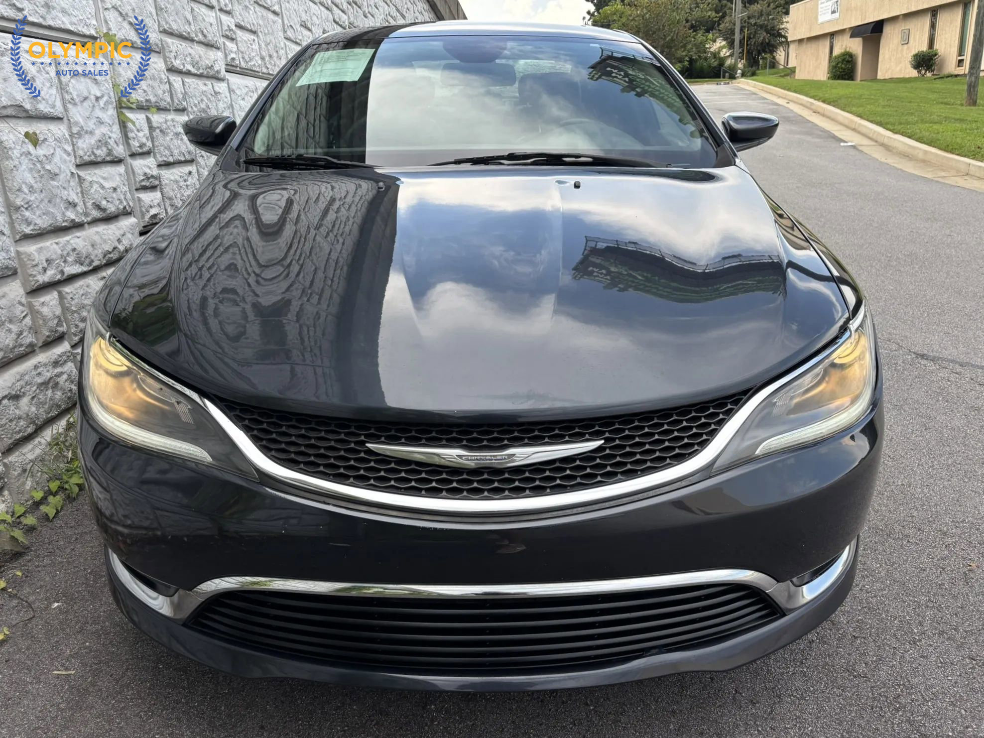 Used 2017 Chrysler 200 Limited Platinum w/ Comfort & Convenience Group image 2