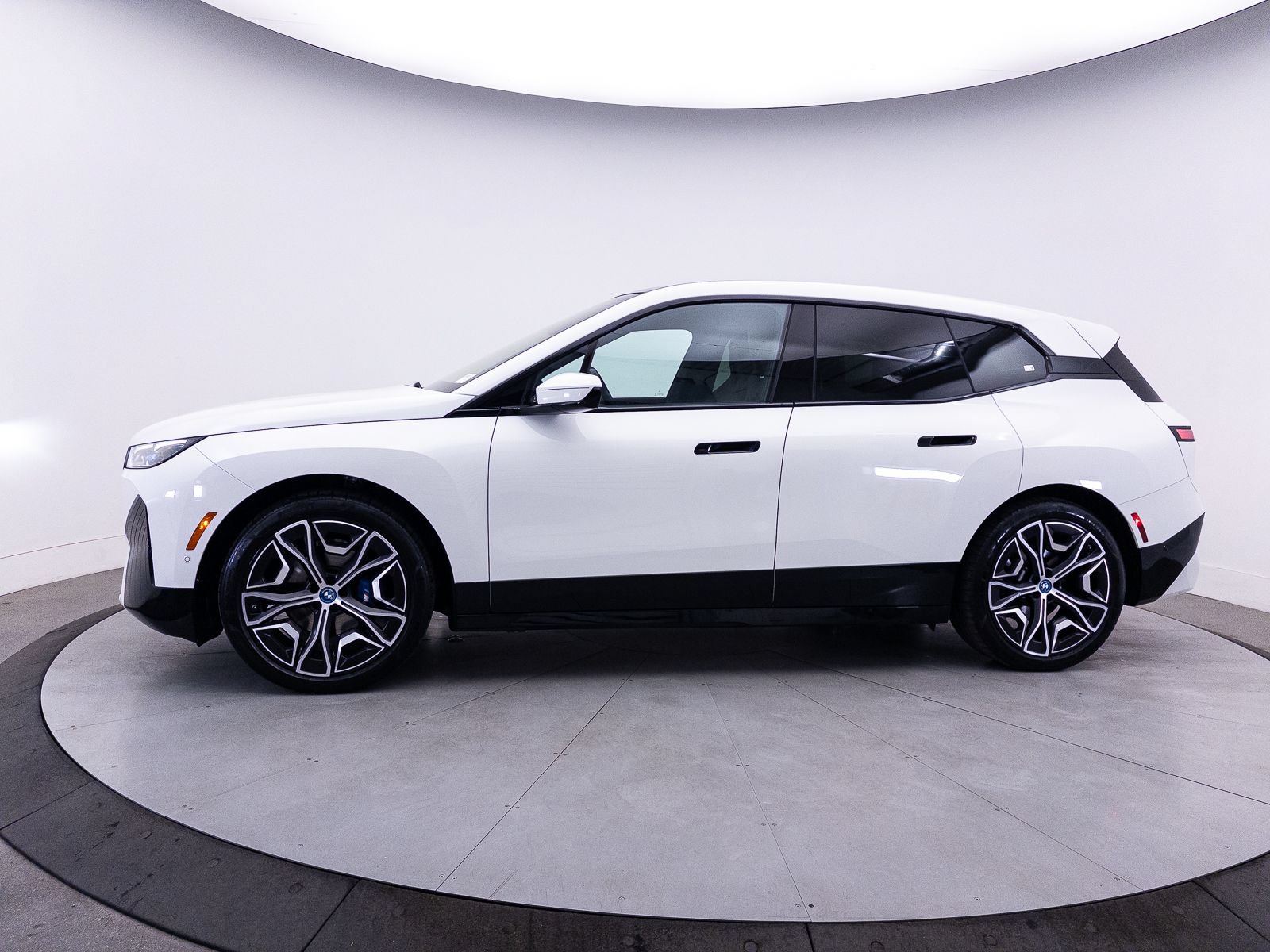 Used 2023 BMW iX M60 w/ Executive Package AWD/4WD image 45