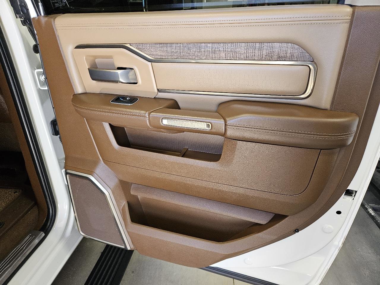 Used 2022 RAM 3500 Limited AWD/4WD image 30