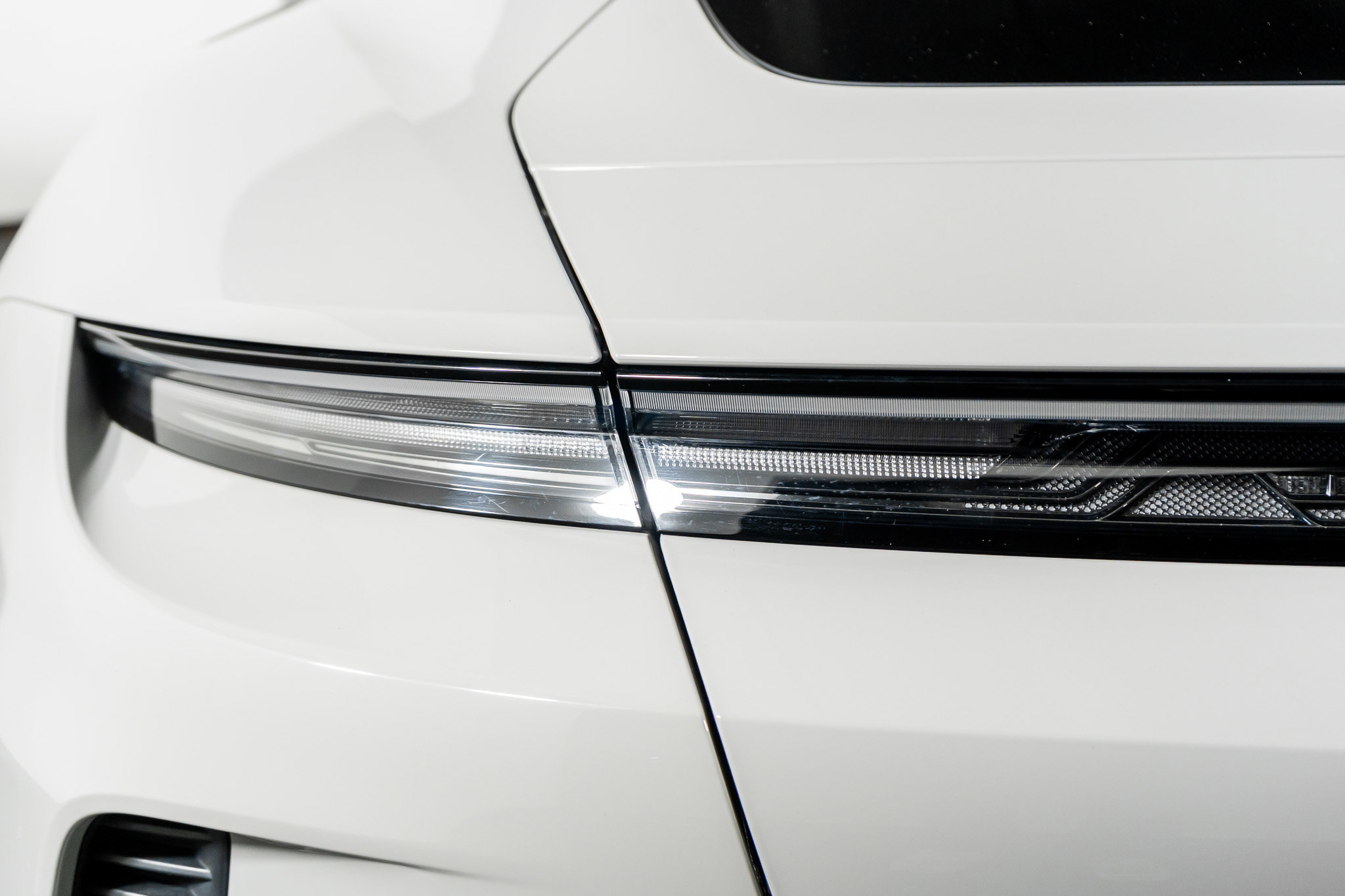 Used 2025 Porsche Taycan Turbo w/ Premium Package image 30