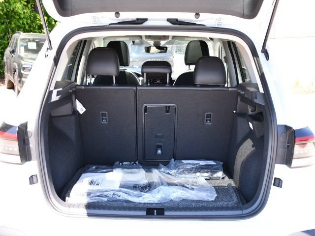 New 2026 Volkswagen Taos SE AWD/4WD image 28