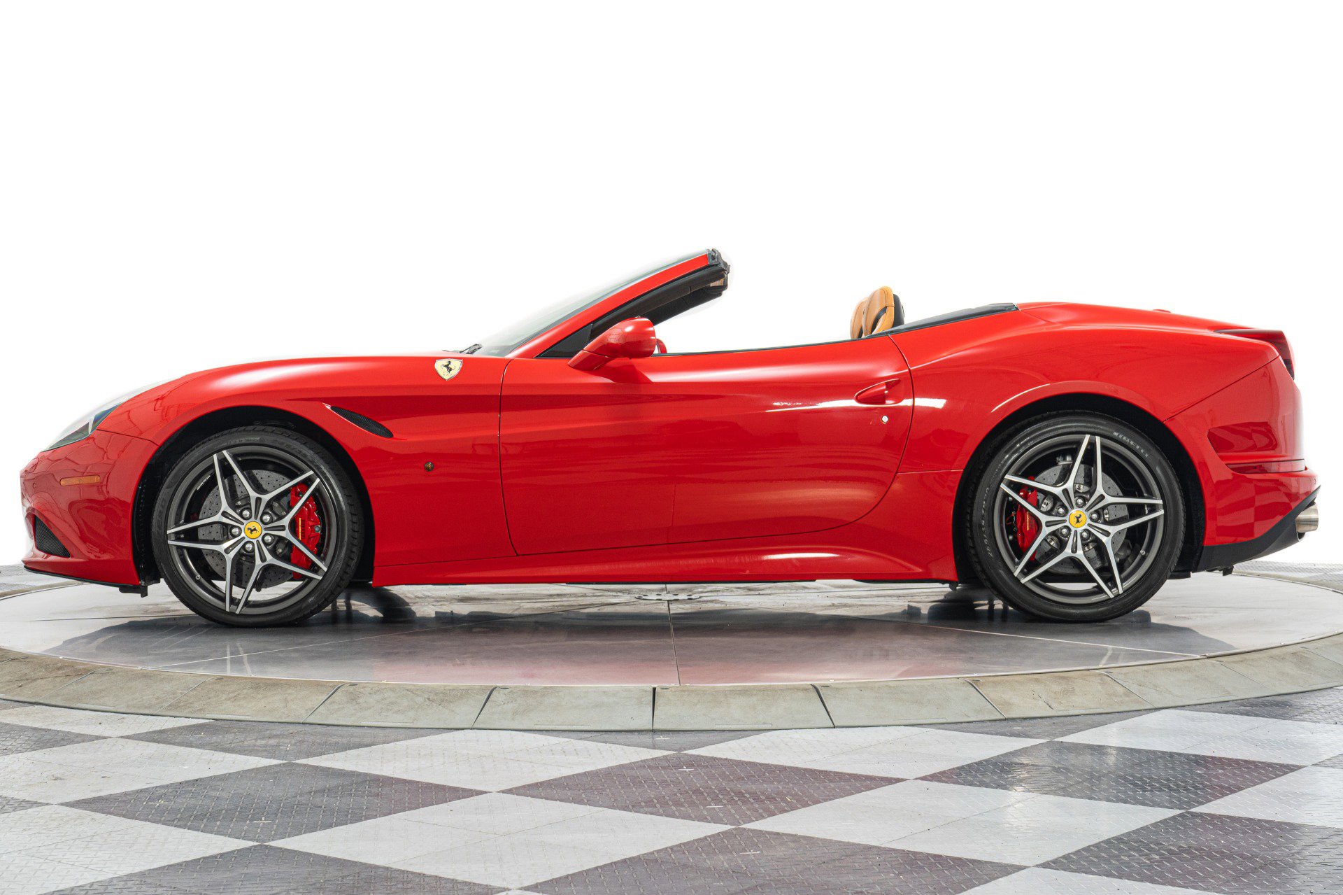 Used 2016 Ferrari California T image 6