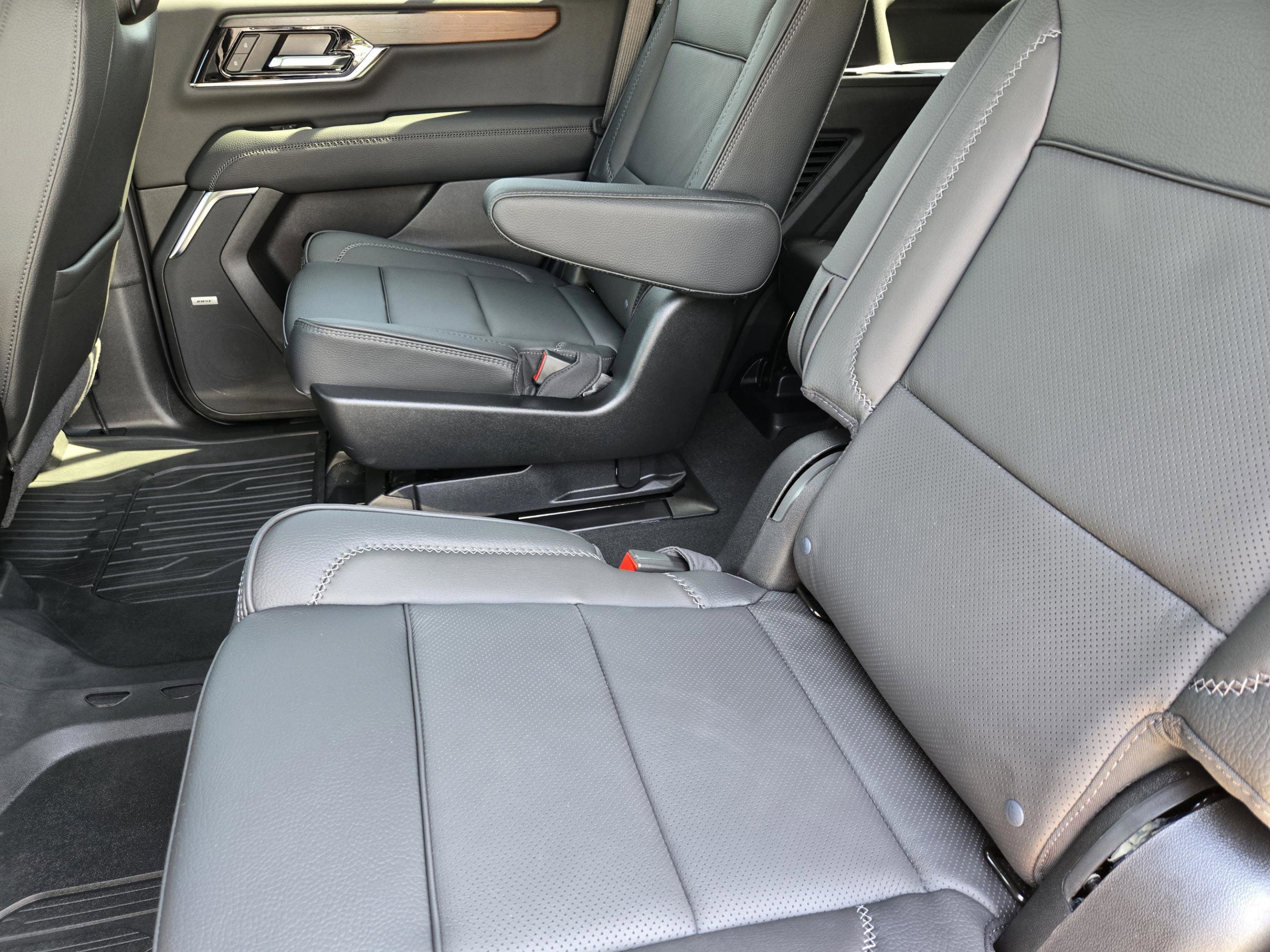 Used 2026 GMC Yukon Denali w/ Denali Reserve Package image 25