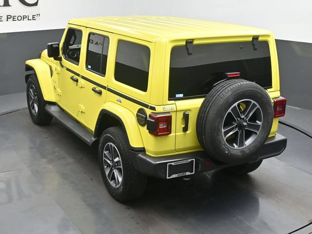 Used 2023 Jeep Wrangler Unlimited Sahara w/ LED Lighting Group AWD/4WD image 40