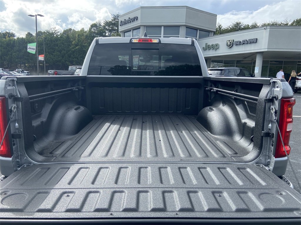 New 2026 RAM 1500 4x4 Crew Cab image 9