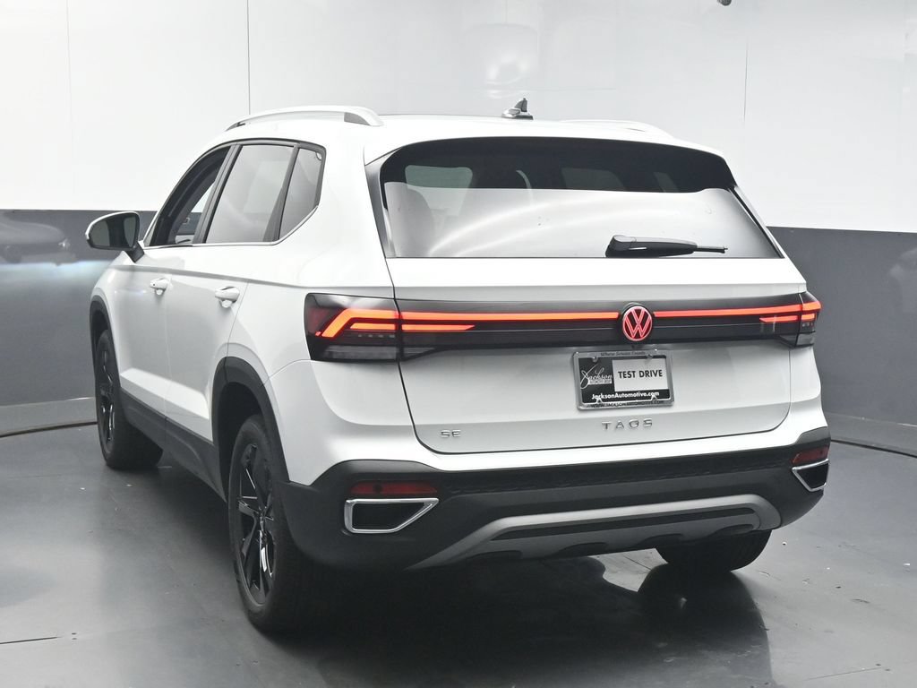 New 2026 Volkswagen Taos SE FWD image 6